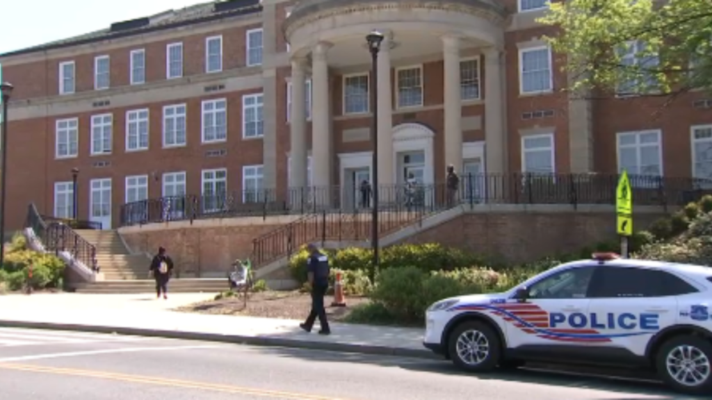 Habla familia de joven asesinado afuera de una escuela en DC