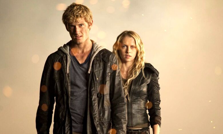 Alex Pettyfer and Teresa Palmer in I Am Number Four
