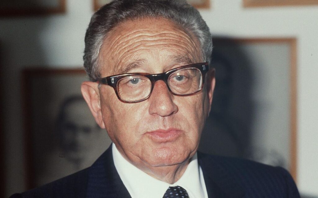 Henry Kissinger cumple 100 años agrandando un mito roto