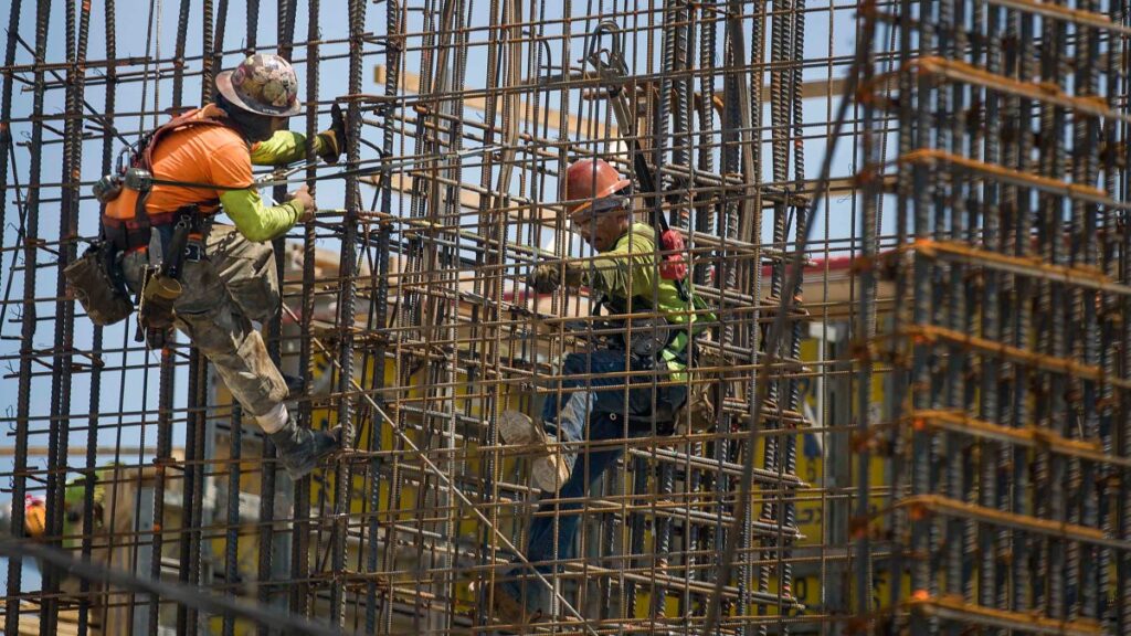 Informe: más mano de obra inmigrante podría frenar la inflación en EEUU