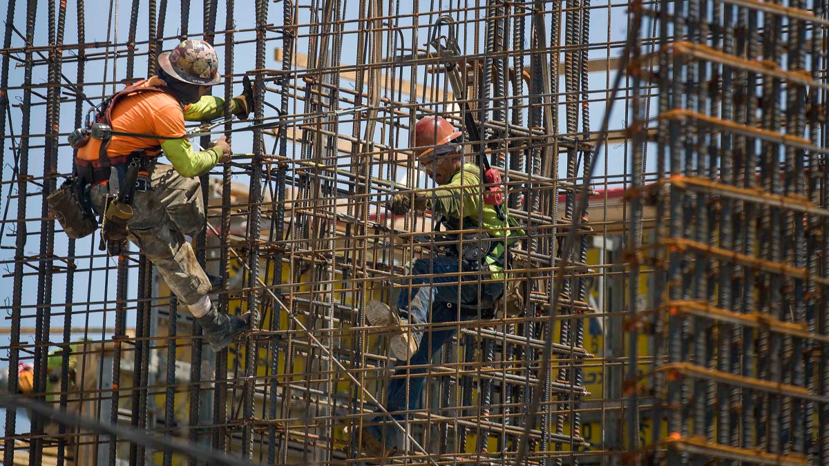 Informe: más mano de obra inmigrante podría frenar la inflación en EEUU