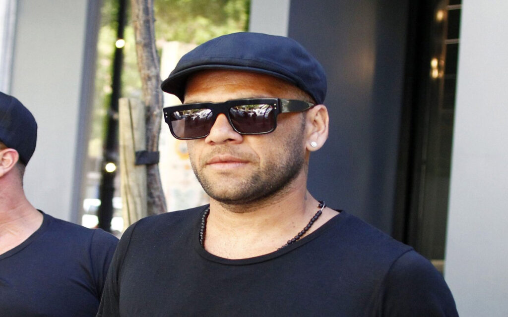 Insiste defensa de Dani Alves en negar riesgo de fuga al estudiar sus hijos en Barcelona | Video