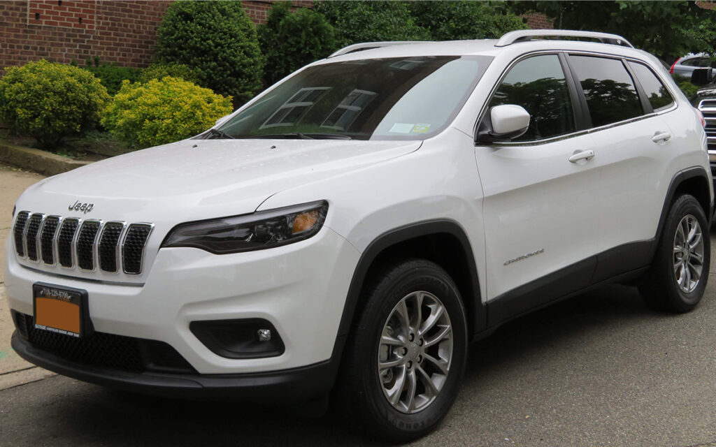 Jeep alerta que más de 200 mil de sus autos están en riesgo de incendio