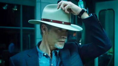 Raylan Givens putting his hat on in Justified City Primeval