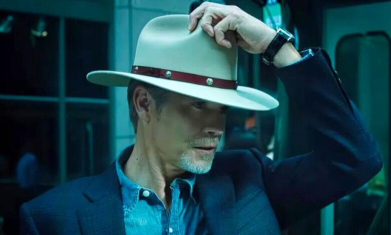 Raylan Givens putting his hat on in Justified City Primeval