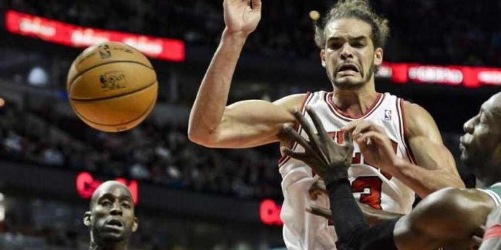 Kevin Garnett y Joakim Noah hacen las paces 16 años después