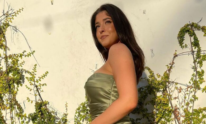 Laura Goldin King Of Collectibles green dress outside glam pose