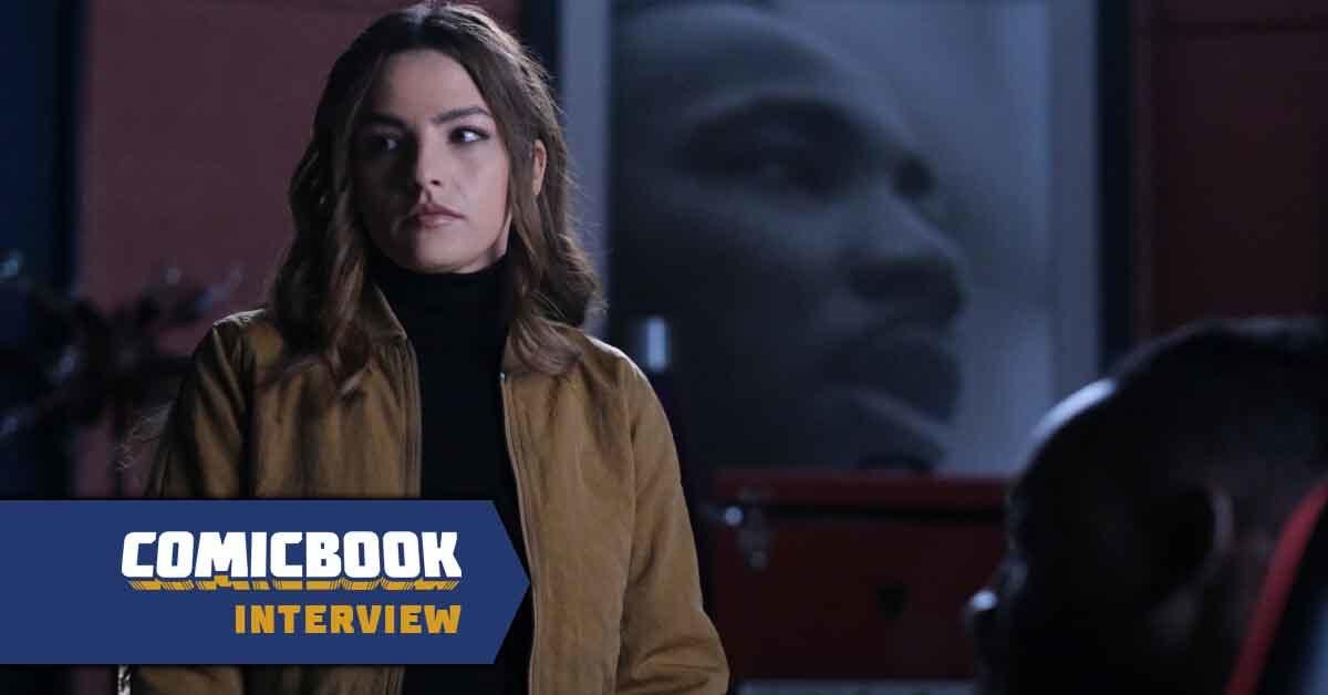 La estrella de Flash, Kayla Compton, habla de ponerse detrás de la cámara en “A New World, Part Two” (Exclusivo)