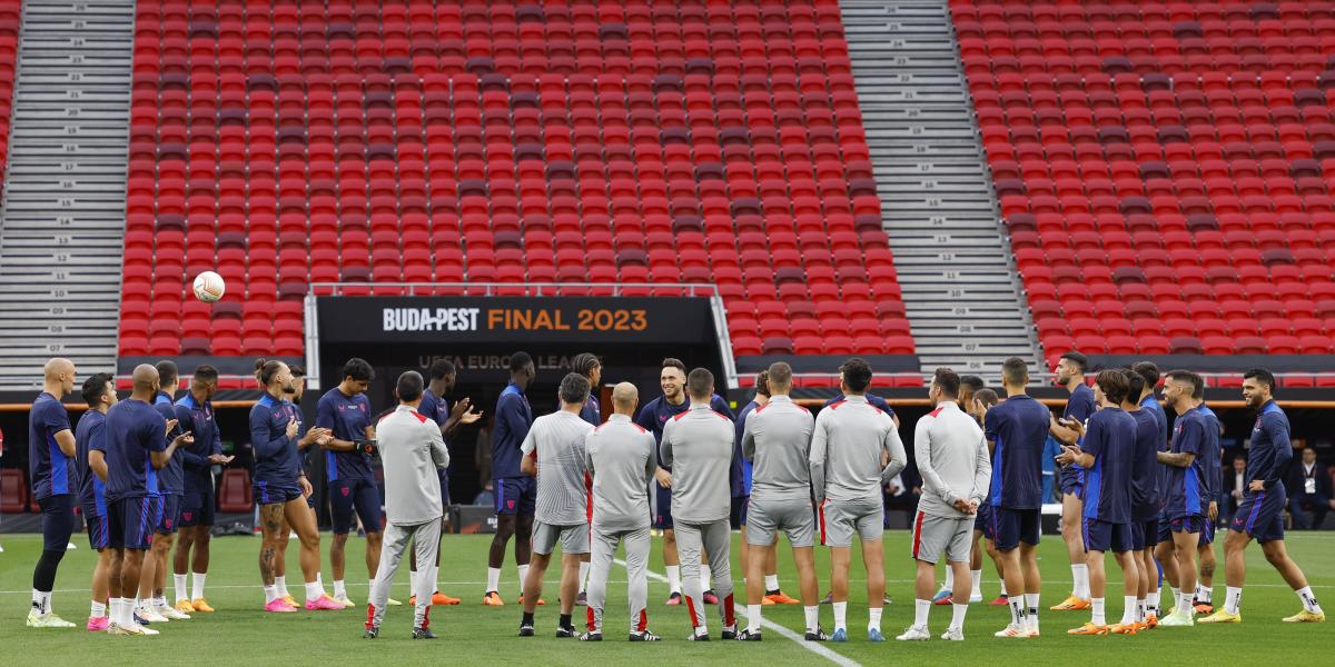 La plantilla quiere dedicar el triunfo a Gudelj y Sergio Rico