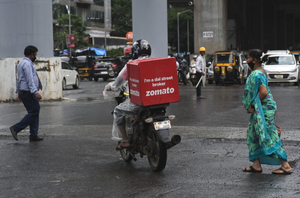 Las acciones de Zomato se desploman después de que Invesco redujera la valoración de su rival Swiggy
