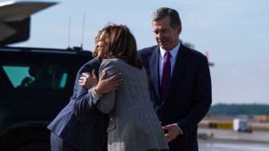 Legisladores de Carolina del Norte anulan veto de Roy Cooper sobre prohibición de aborto