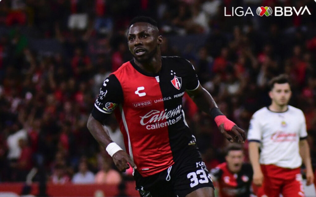 Liga MX: Da Julián Quiñones mínima ventaja a los Rojinegros | Video