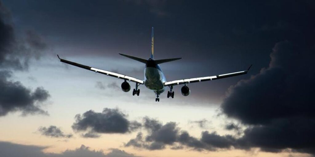 Los expertos lo tienen claro: no lleves esta ropa si vas a subir a un avión