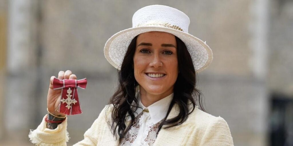 Lucy Bronze, condecorada como miembro de la Orden del Imperio Británico