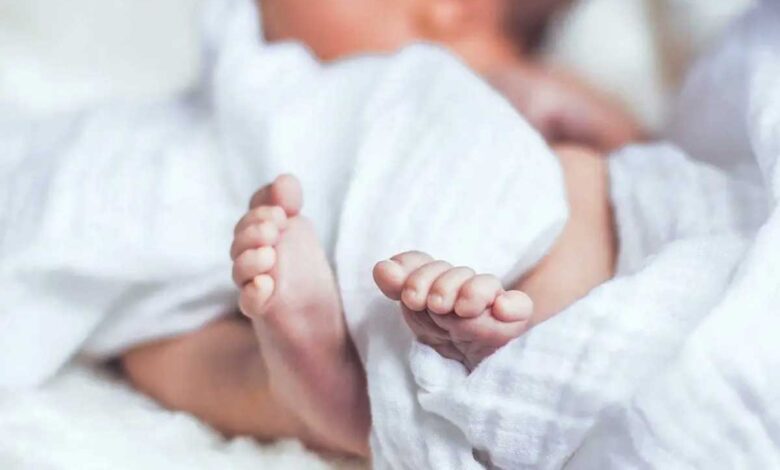 Madre denuncia a hospital por decapitar a su bebé durante el parto