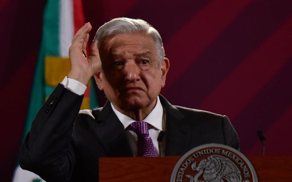 Maestros y rectores de universidades públicas ganan más que presidente: AMLO