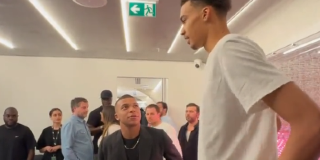 Mbappé, apoyo incondicional de Wembanyama en su gran noche