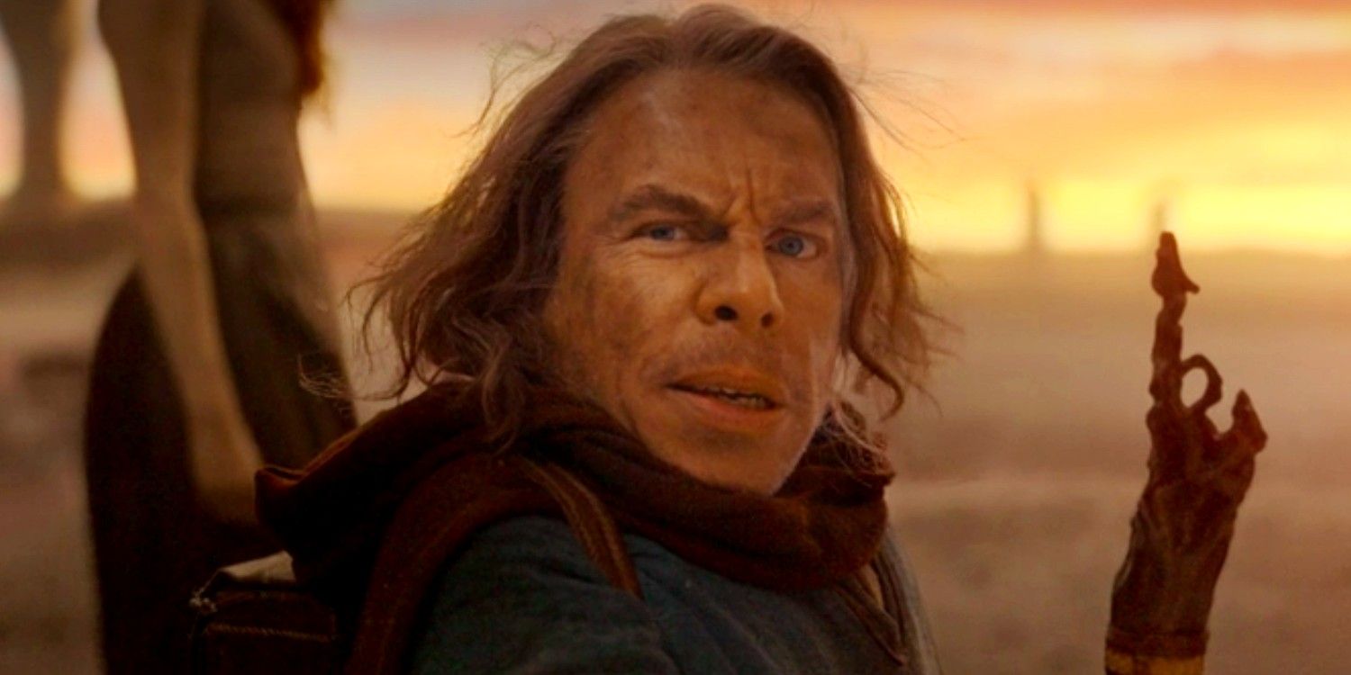 Willow looking behind and talking in the Disney+ show