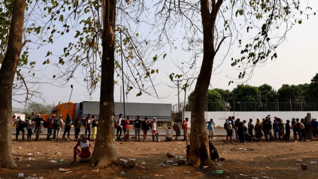 México reconoce un “importante flujo” de migrantes ante el inminente fin del Título 42