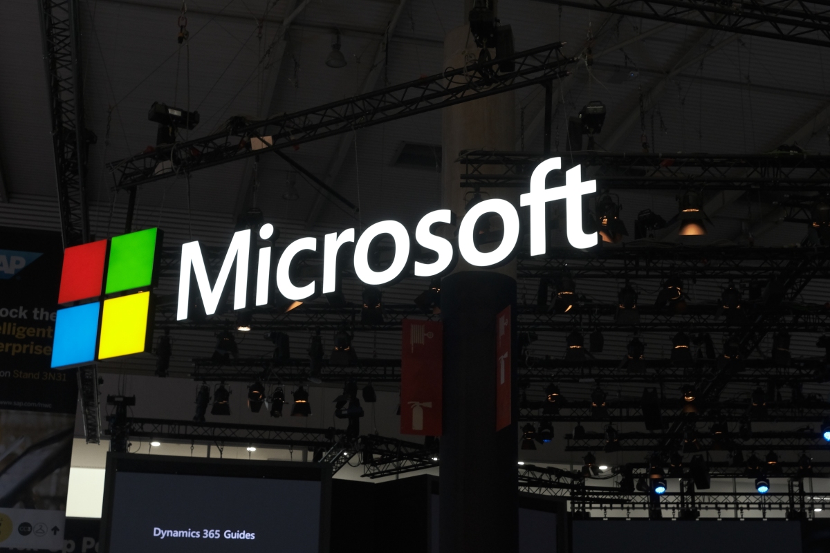 Microsoft se compromete a poner marcas de agua en imágenes y videos generados por IA