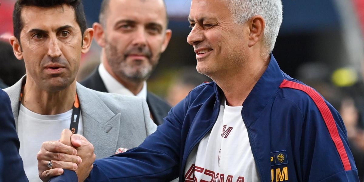 Monchi: "Mourinho es perro viejo y quiere trasladarnos la presión"