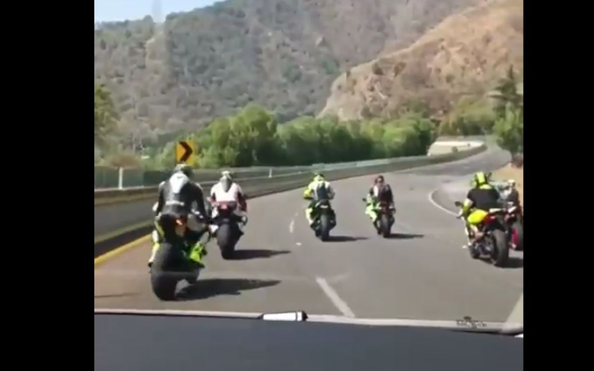 Motociclistas usan carretera México-Cuernavaca como su pista privada | Video