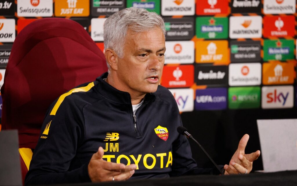 Mourinho niega contactos con el PSG: "No han hablado conmigo"