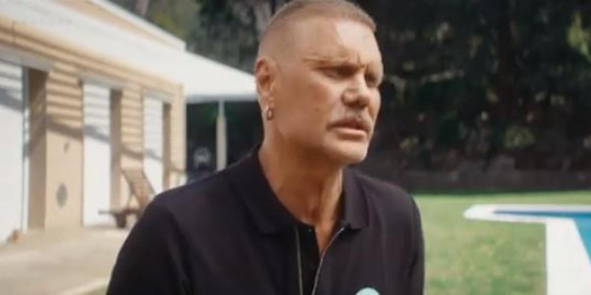 Nacho Vidal revela la enfermedad que padece que le llena de líquido las "muñecas, rodillas y el tobillo"