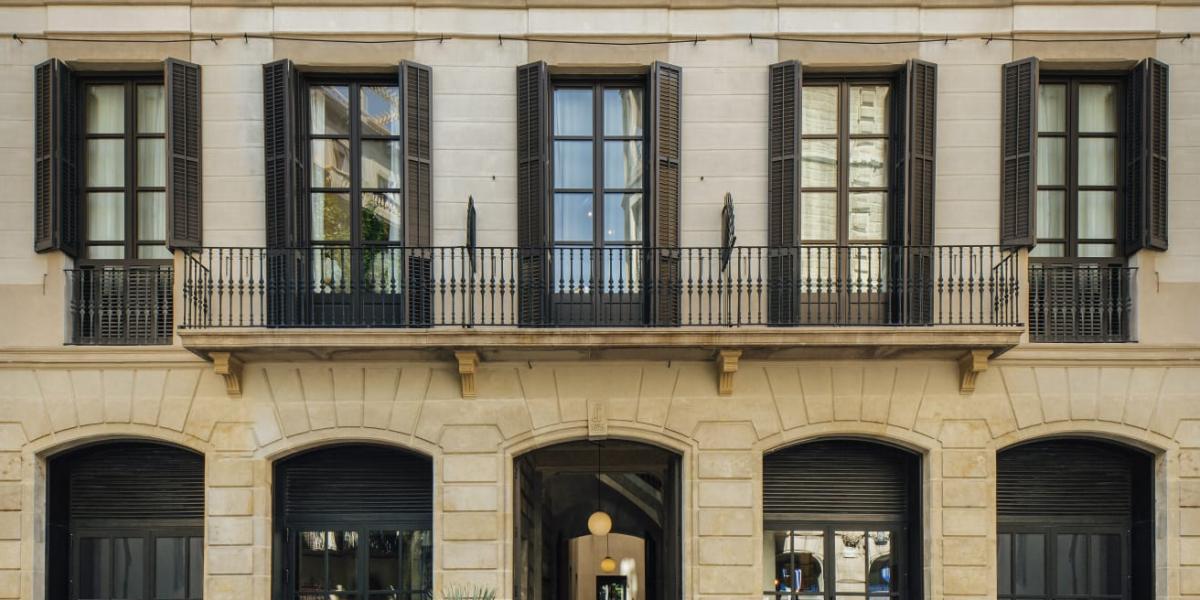 Novedosa campaña de un hotel contra la sequía: ducharse en 4'