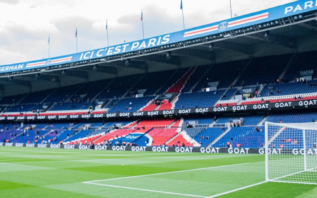 PSG condena "las intolerables e insultantes" acciones de sus aficionados