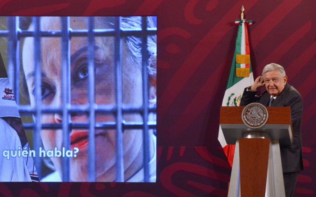 Pagaron con ISSSTE a Elba Esther Gordillo por fraude de 2006: AMLO