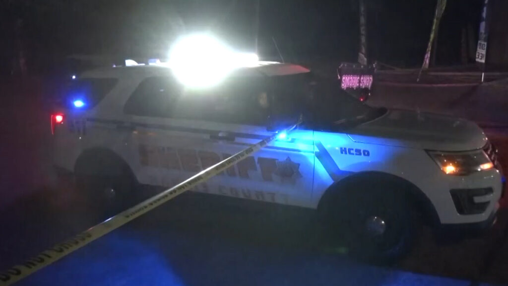 Perro halla cadáver en maleta durante paseo en Houston