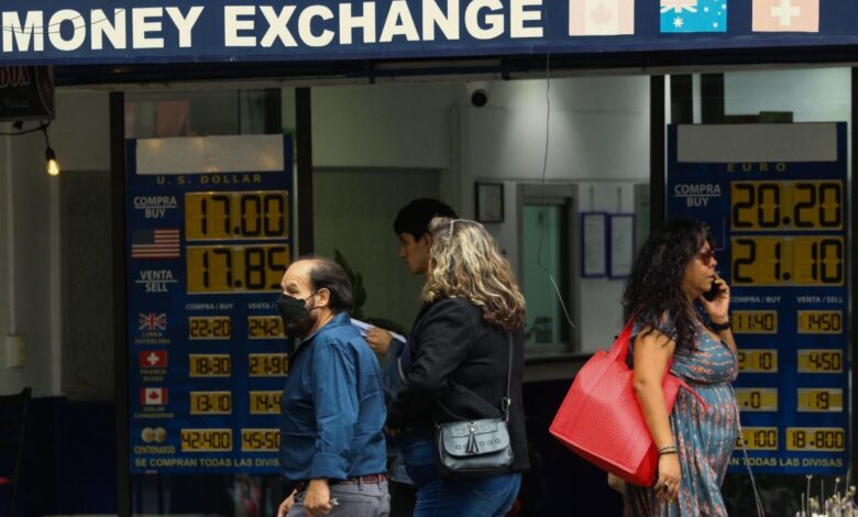 Peso se deprecia ante fortalecimiento del dólar