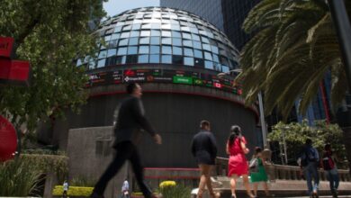 Peso y BMV caen por incertidumbre sobre el techo de deuda de EU