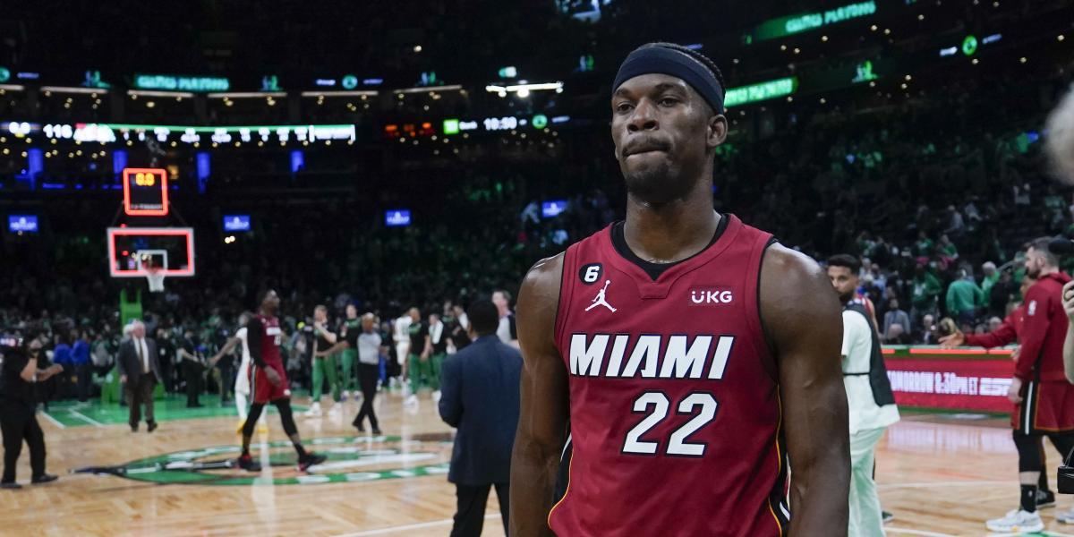 Polémica a la vista: un árbitro se lamentó de una canasta de Jimmy Butler