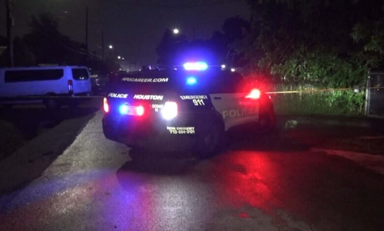 Policía dispara a hombre molesto por fiesta de graduación en su vecindario