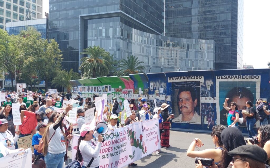 'Porque los buscamos': madres marchan por hijos desaparecidos