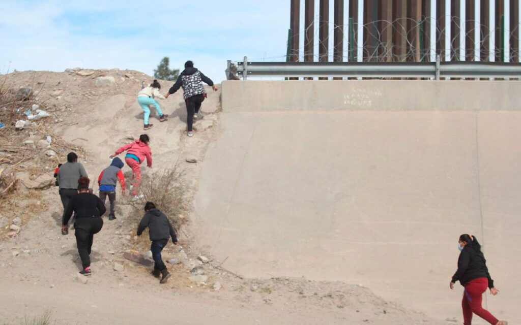 Presenta EU norma que sustituirá al Título 42; arranca esta medianoche