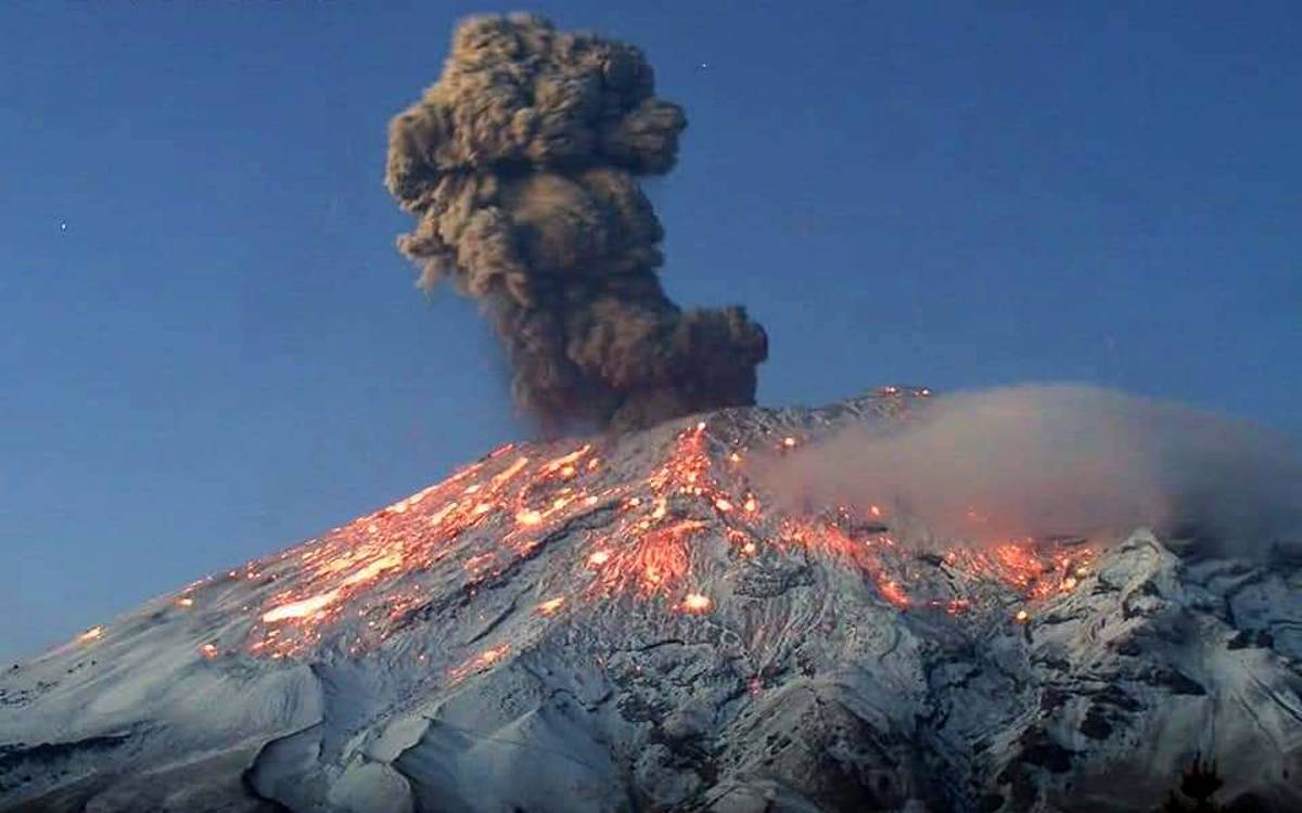 Recomiendan uso de cubrebocas y lentes por caída de ceniza en Puebla y Tlaxcala
