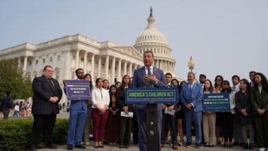Reintroducen proyecto de ley que protegería de la deportación a los dreamers documentados