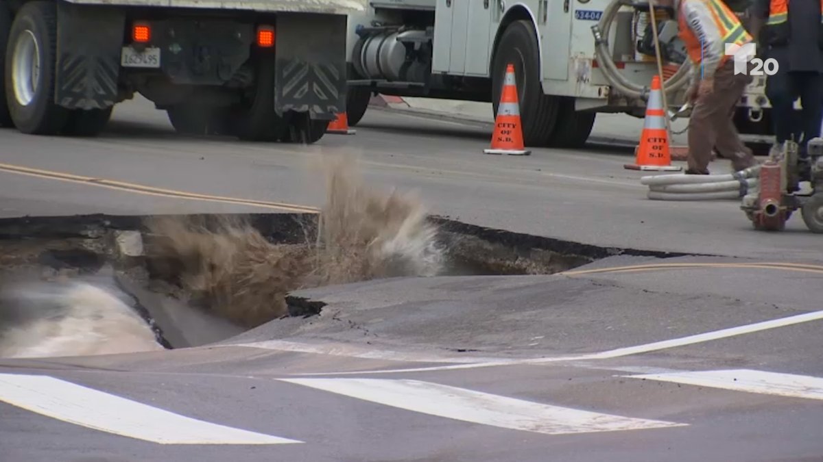 Rotura de cañería en Scripps Ranch causa inundaciones y un socavón