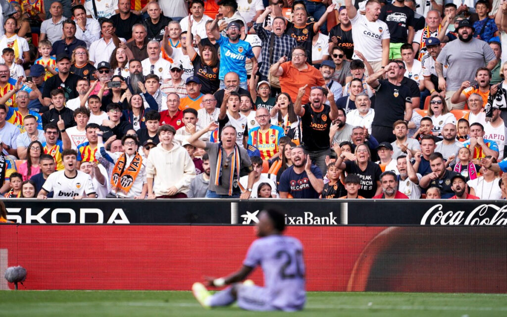 Sancionan al Valencia CF con el cierre... ¡de una grada por cinco partidos! | Tuit