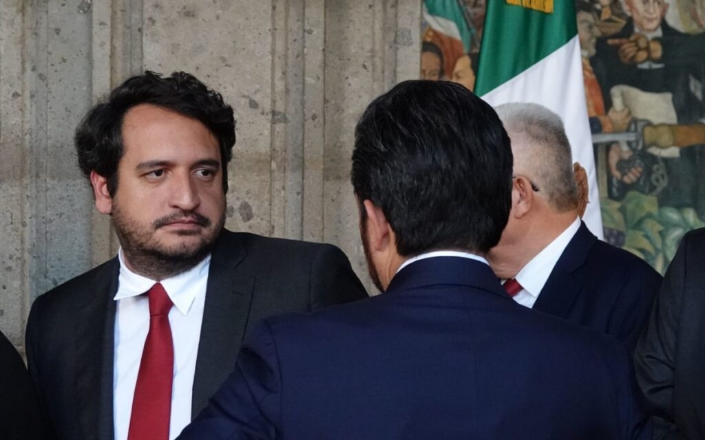 "Sí deben existir", AMLO sobre contratos millonarios para amigos de su hijo