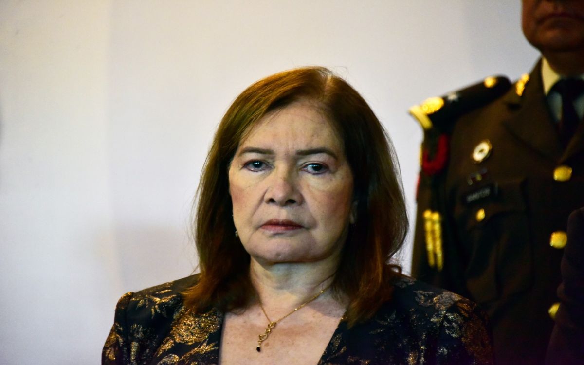 Sinaloa: Fiscal contrata clases de yoga con cargo al erario para desestresarse