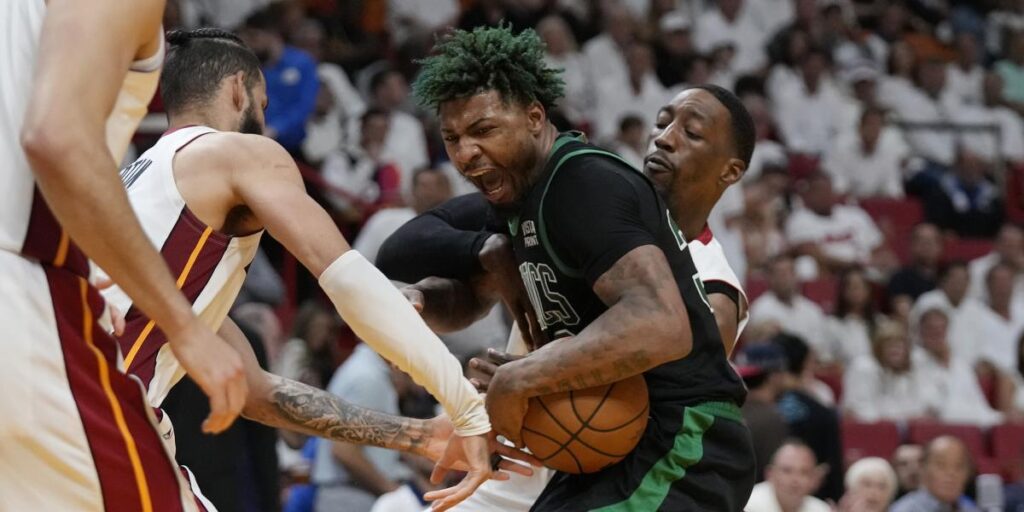 Smart pierde la cabeza: ¡le intenta pegar un puñetazo a Caleb Martin!