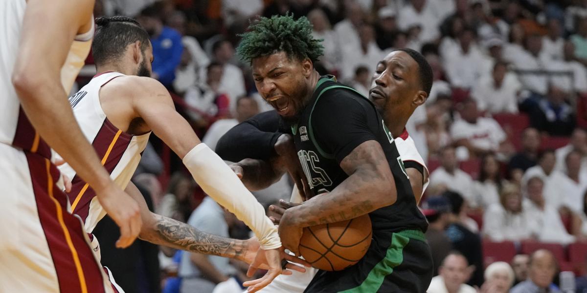 Smart pierde la cabeza: ¡le intenta pegar un puñetazo a Caleb Martin!