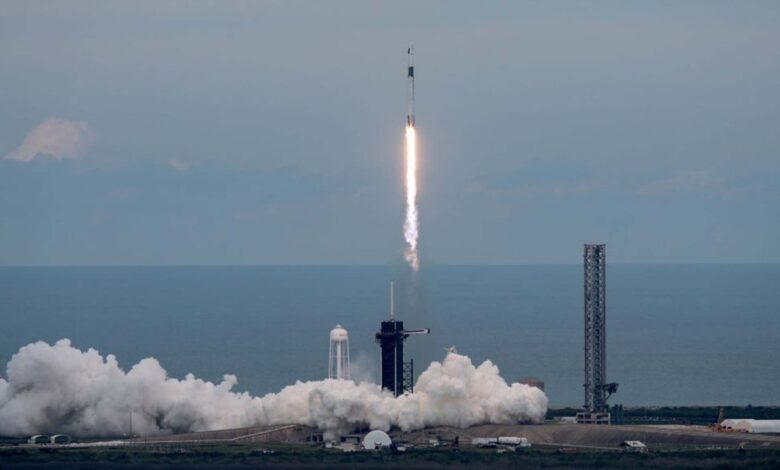 SpaceX lanza astronautas saudíes en vuelo multimillonario a estación espacial
