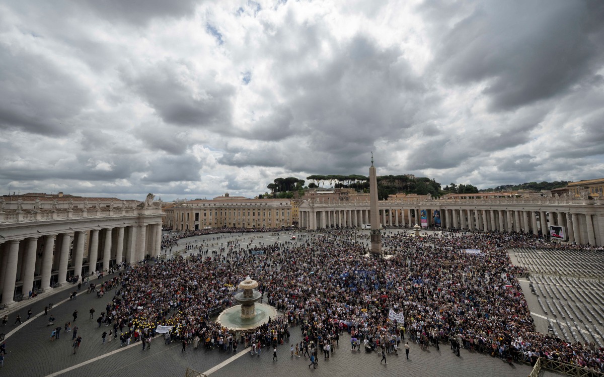 Sujeto irrumpe violentamente con su auto en El Vaticano