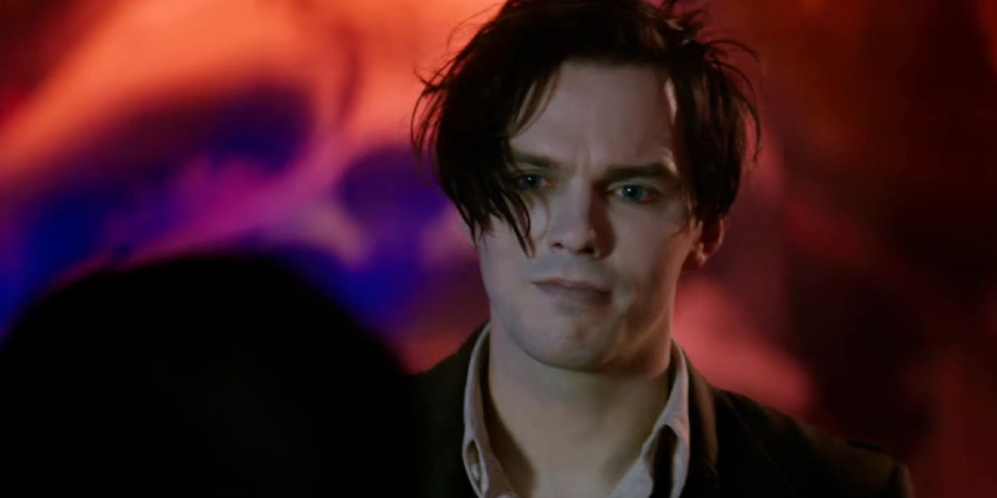 Nicholas Hoult en Renfield luciendo desaliñado 