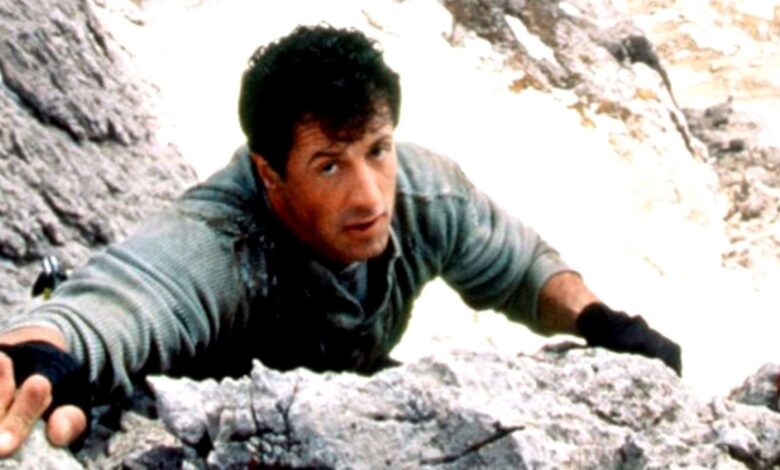 Cliffhanger Sylvester Stallone Gabe Walker Scales Mountain